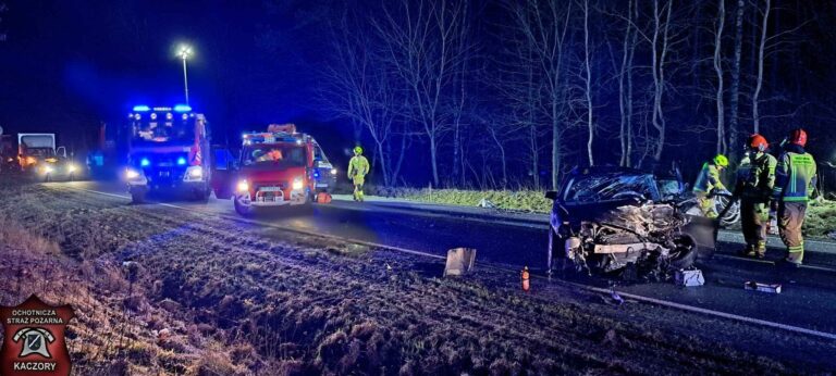 Wypadek na drodze krajowej nr 10 pod Śmiłowem. Fot. OSP Kaczory